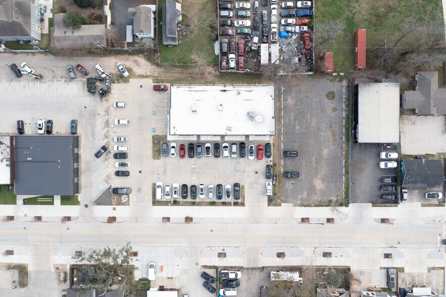 More Photos Of 730 W 18th St, Houston Storefront For Sale