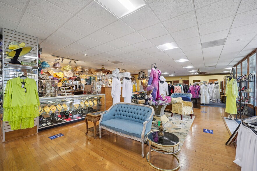 More Photos Of 5061 Allentown Rd, Suitland General Retail For Sale