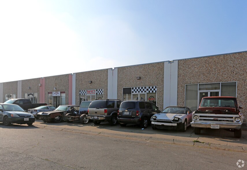 More Photos Of 201-207 Benton Ct, Suisun City Auto Repair For Lease