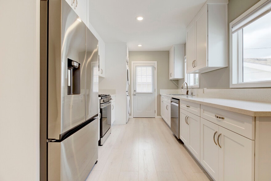 More Photos Of 10935 Nassau Ave, Sunland Multifamily For Sale