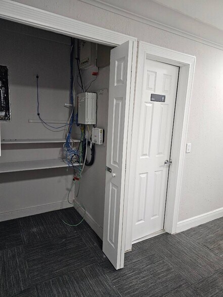 More Photos Of 3277 SE 14th Ave, Fort Lauderdale Warehouse For Lease