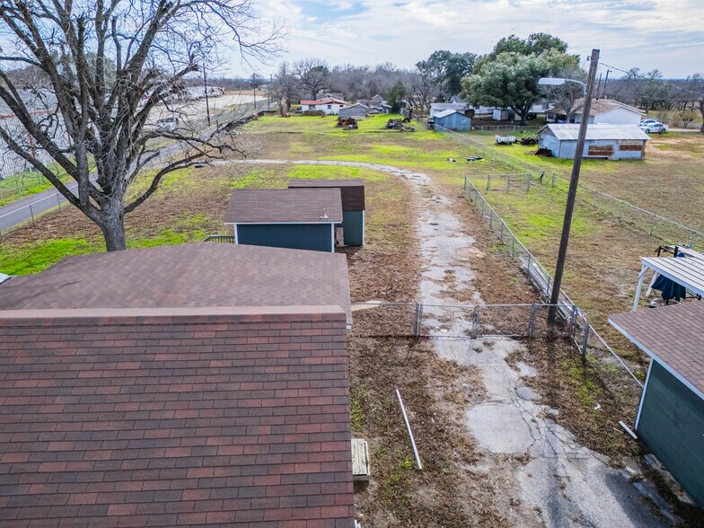 More Photos Of 7036 US Highway 87, San Antonio General Retail For Lease
