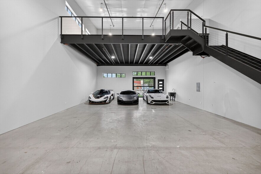 Primary Photo Of 13807 FM 812 Rd, Del Valle Showroom For Sale