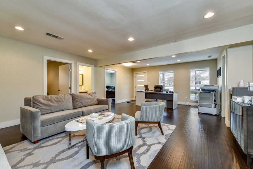More Photos Of 2111 W Slaughter Ln, Austin Office For Lease