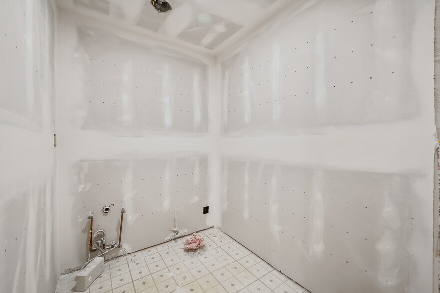 More Photos Of 114 W Church St, Marion Office Residential For Sale