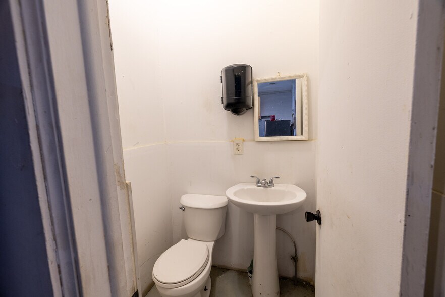 More Photos Of 111 W Union St, Goodland General Retail For Sale