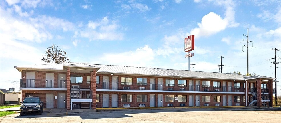 More Photos Of 2208 Highway 71 S, Columbus Hotel For Sale