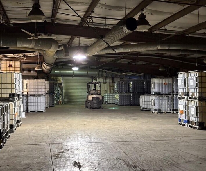 More Photos Of 948 Linnco Dr, La Cygne Warehouse For Sale