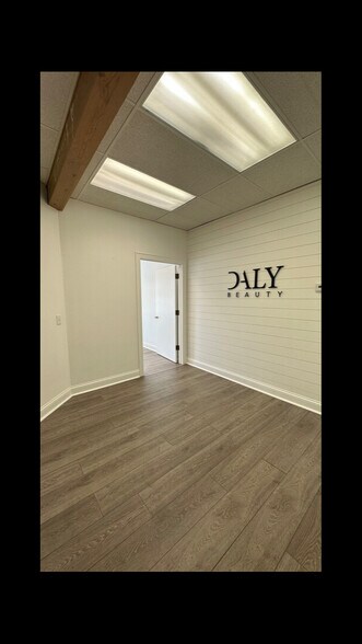 More Photos Of 18300 Minnetonka Blvd, Wayzata Medical For Lease