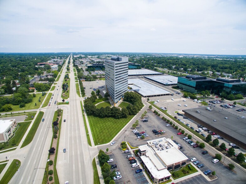 More Photos Of 100 E Big Beaver Rd, Troy Office For Lease