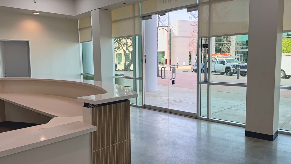 More Photos Of 709 Science Dr, Moorpark Warehouse For Lease