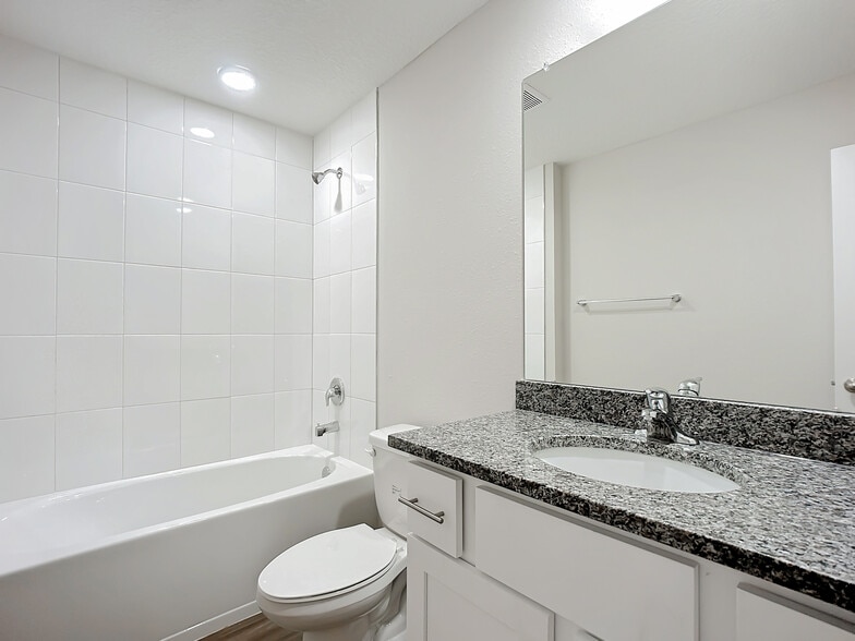 More Photos Of 9556 Hood Rd, Jacksonville Apartments For Sale