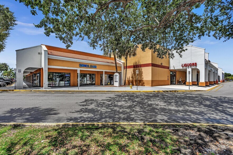 More Photos Of 8030-8384 N Pines Blvd, Pembroke Pines General Retail For Lease