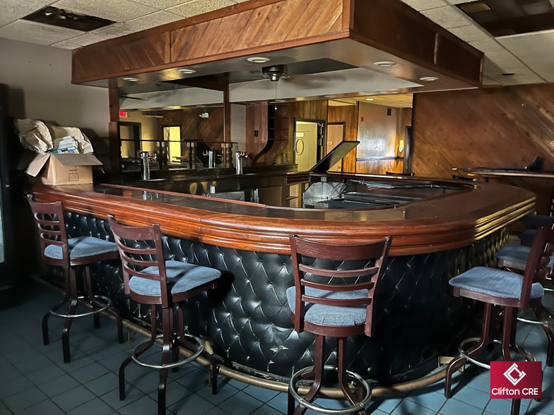 More Photos Of 639 W 1st Ave, Roselle Restaurant For Sale