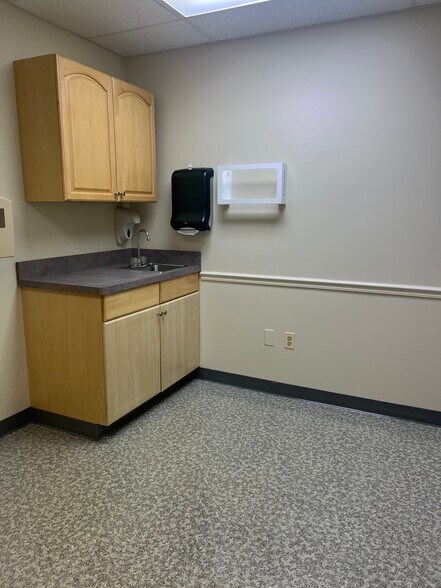More Photos Of 401-423 Coventry Dr, Phillipsburg Medical For Sale