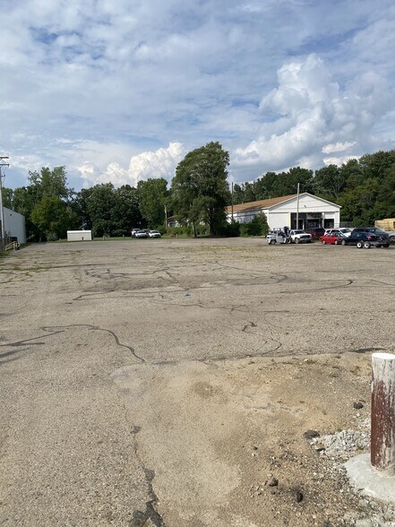 More Photos Of 4700 N Grand River Ave, Lansing Distribution For Sale