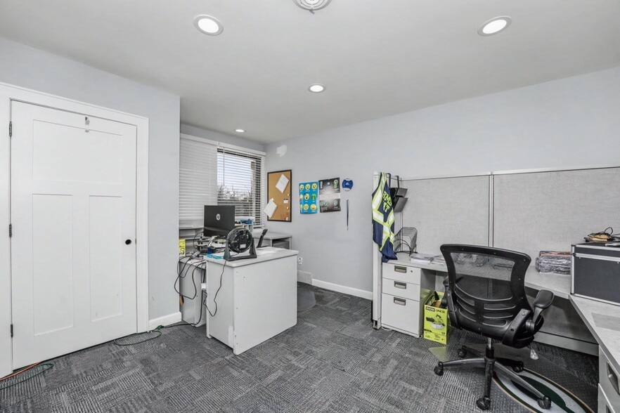 More Photos Of 5515 W Florist Ave, Milwaukee Warehouse For Sale