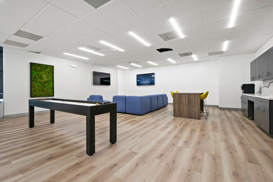 More Photos Of 600 Six Flags Dr, Arlington Office For Lease