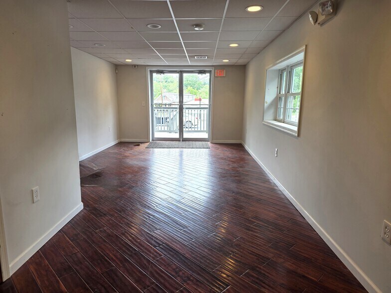 More Photos Of 140 Gravel Pike, Green Lane Industrial For Lease
