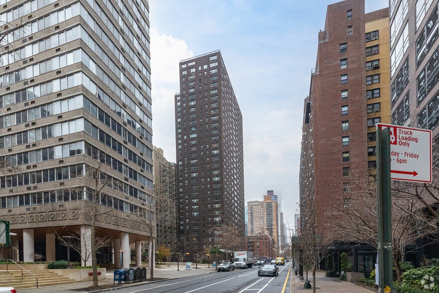More Photos Of 400 E 54th St, New York Apartments For Sale