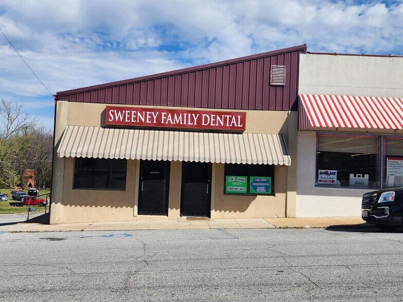 More Photos Of 132 W Washington Ave, Ava Medical For Sale