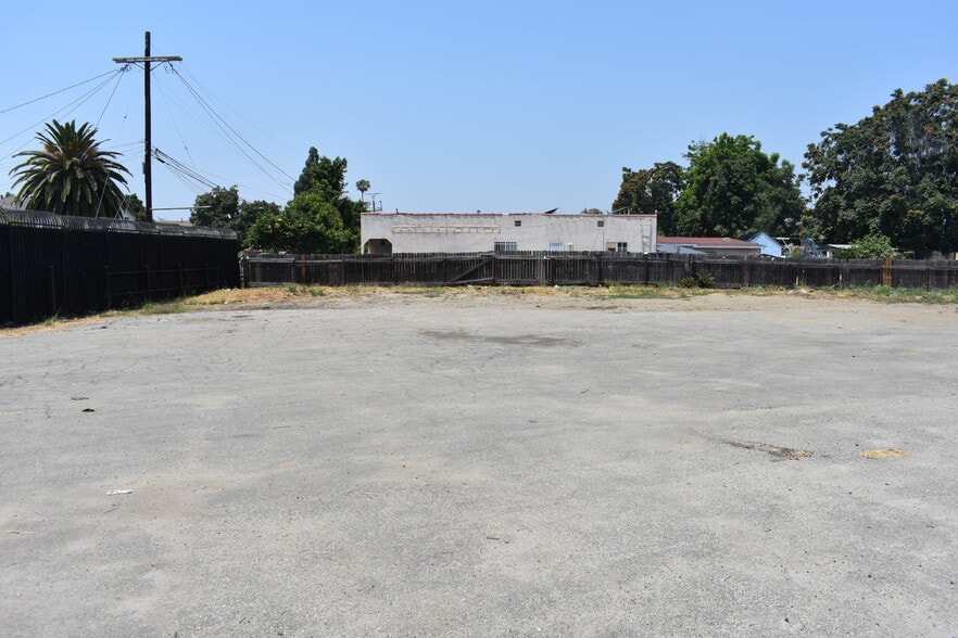 More Photos Of 1693-1699 E 109th St, Los Angeles Land For Sale