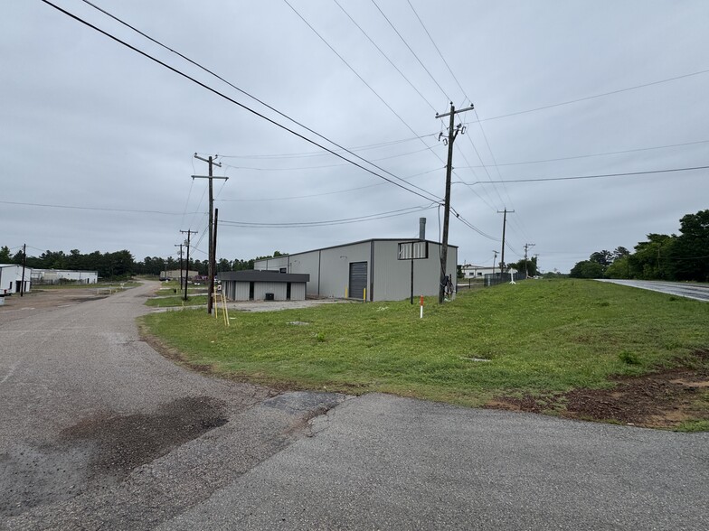 More Photos Of 6031 Fm 2767, Tyler Warehouse For Lease