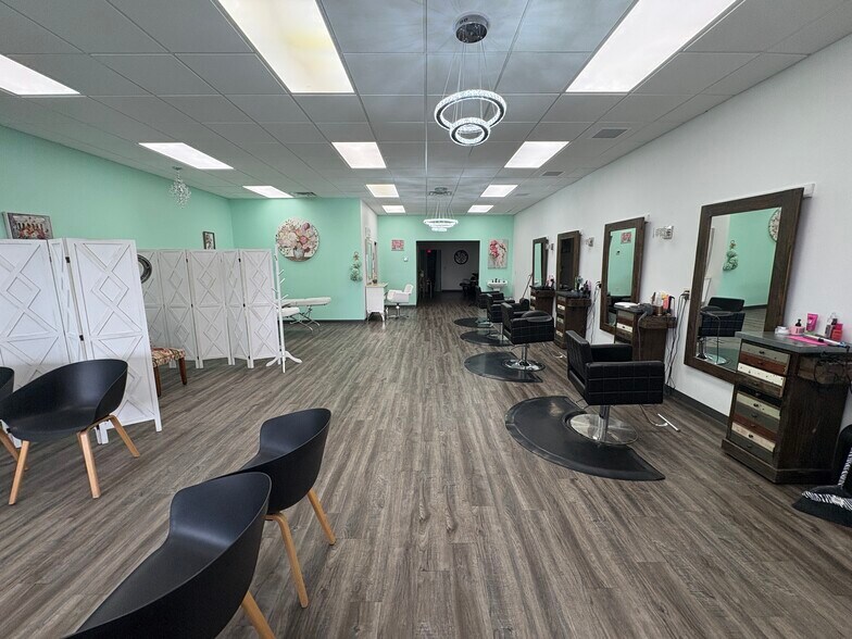 More Photos Of 844 Willard Dr, Green Bay Storefront For Lease