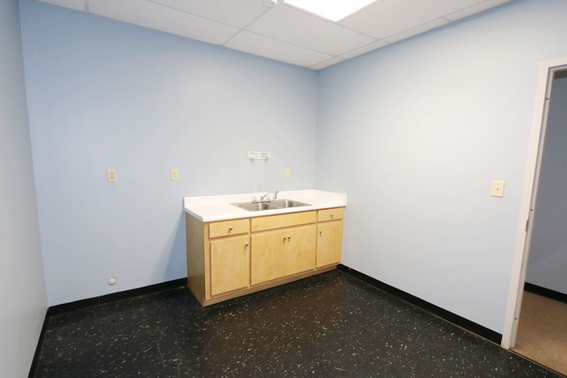 More Photos Of 1097 Highway 101 S, Greer Flex For Lease