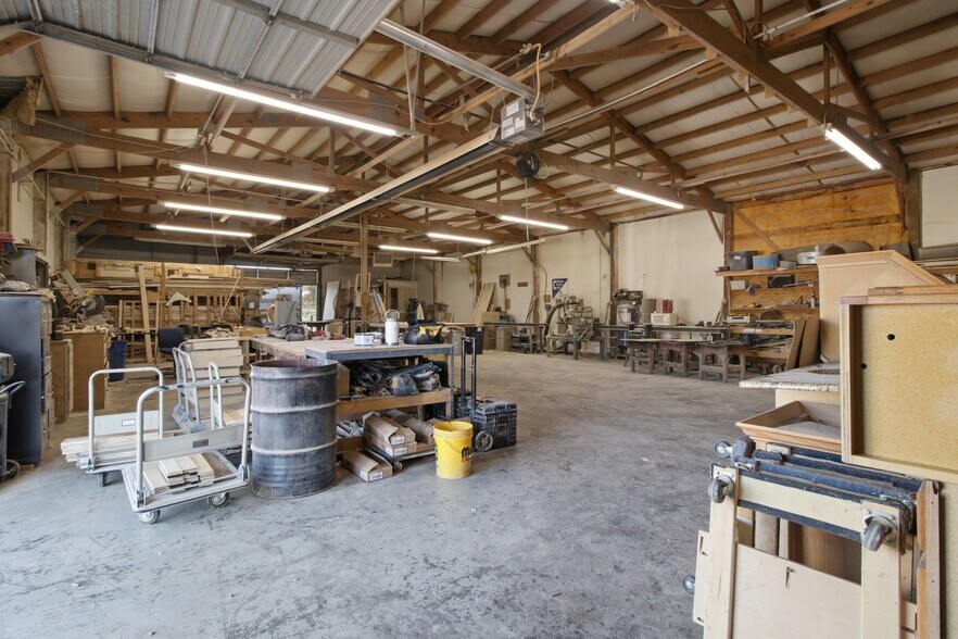 More Photos Of 1398 S Valley Rd, West Plains General Retail For Sale