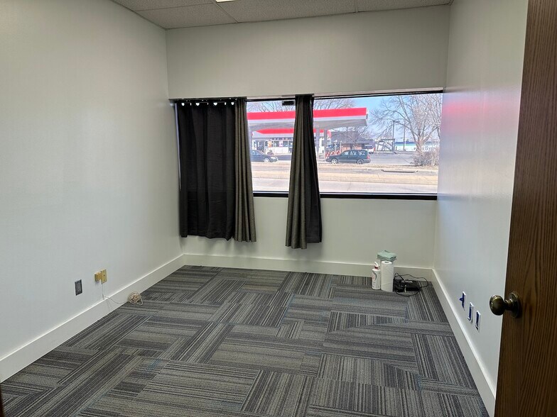 More Photos Of 4401-4435 O St, Lincoln Office For Sale