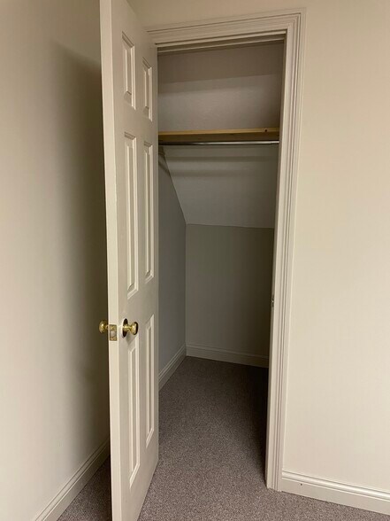 More Photos Of 102 Manor Ave, Bardstown Office For Sale