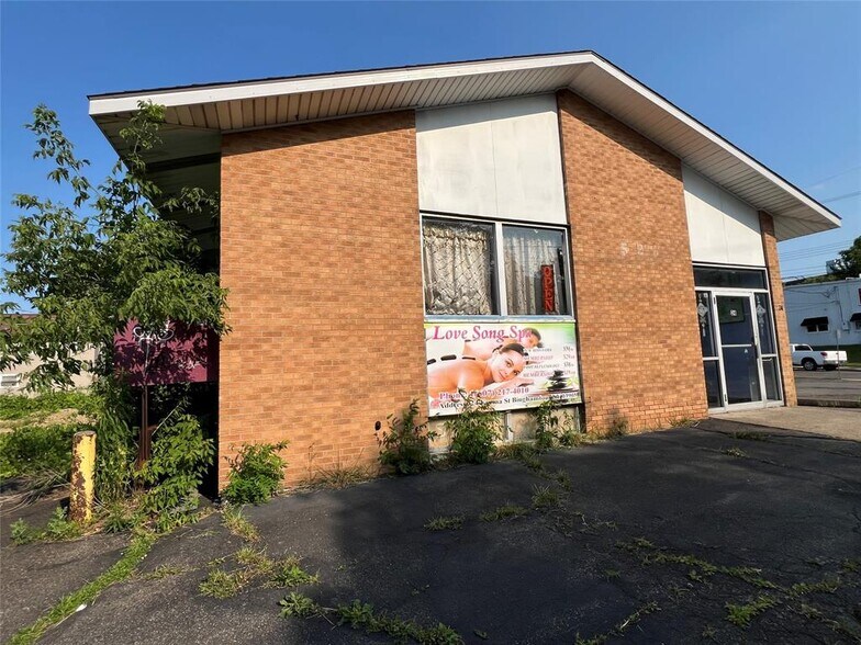 More Photos Of 24 Emma St, Binghamton General Retail For Sale