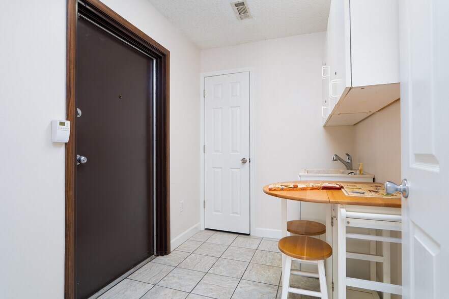 More Photos Of 4917 Maryville Rd, Granite City Medical For Sale
