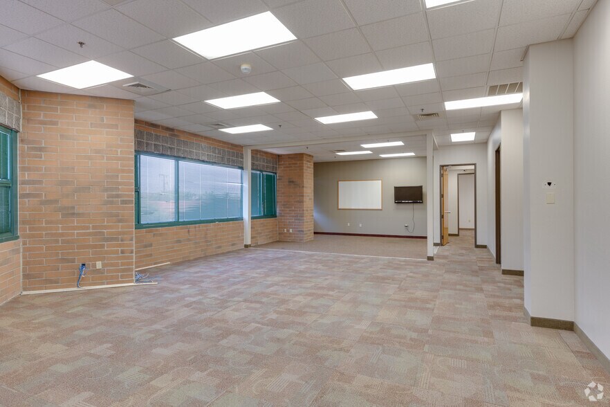 More Photos Of 14804 N Cave Creek Rd, Phoenix Office For Sale