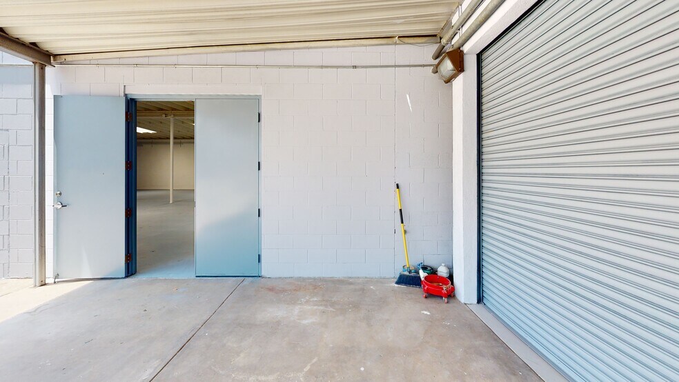 More Photos Of 2040-2050 16th St, Long Beach Manufacturing For Lease