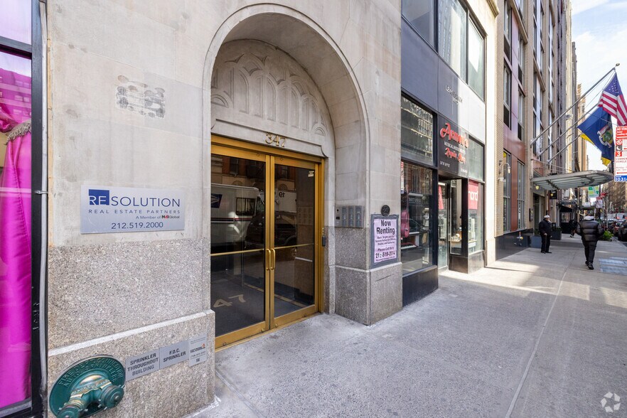 More Photos Of 347 W 36th St, New York Loft Creative Space For Lease