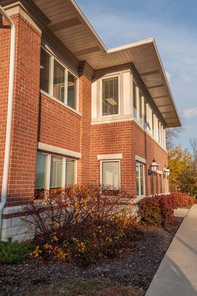 More Photos Of 2455 Dean St, St Charles Medical For Lease