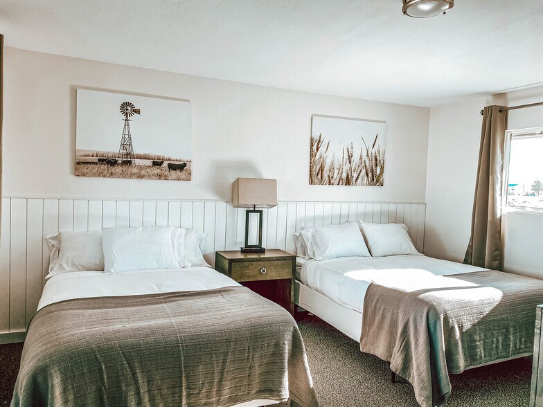 More Photos Of 87275 County Hwy 9-28, Christmas Valley Hotel For Sale