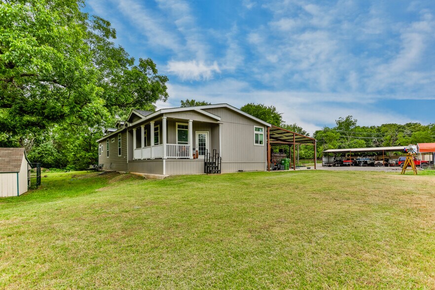 More Photos Of 59 Shawnee Trl, Whitesboro Showroom For Sale