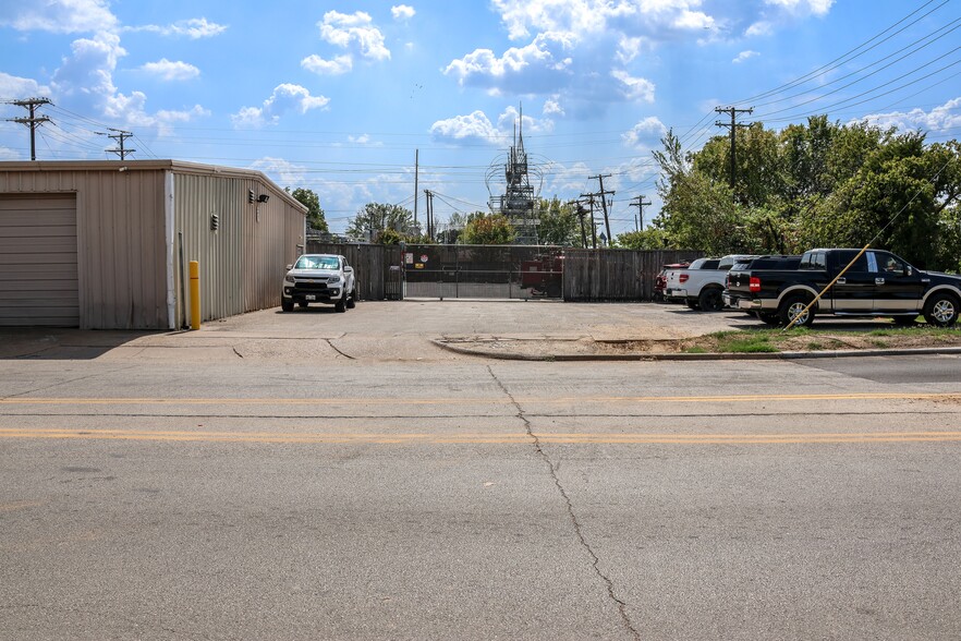 More Photos Of 104 Pioneer Dr E, Irving Light Distribution For Sale