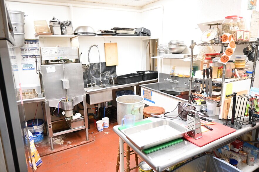 More Photos Of 937 W Wooster Rd, Barberton Storefront Retail Residential For Sale