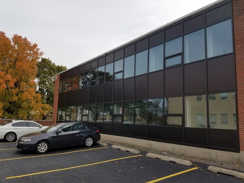 More Photos Of 7300 N Cicero Ave, Lincolnwood Loft Creative Space For Lease