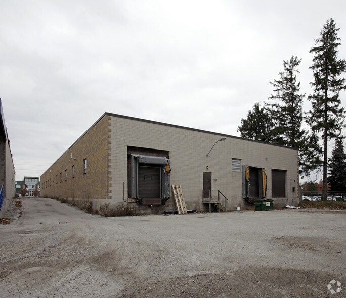 More Photos Of 1108 Speers Rd, Oakville Showroom For Lease
