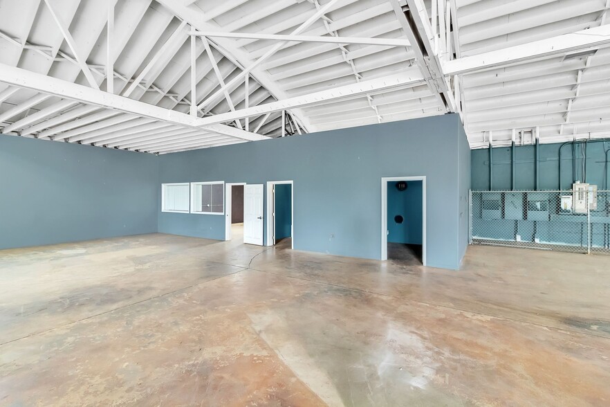 More Photos Of 350 Hickory St NW, Albany Garden Center For Sale