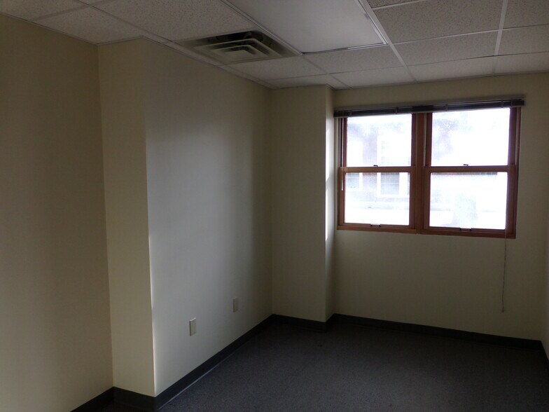 More Photos Of 67 Water St, Laconia Medical For Lease