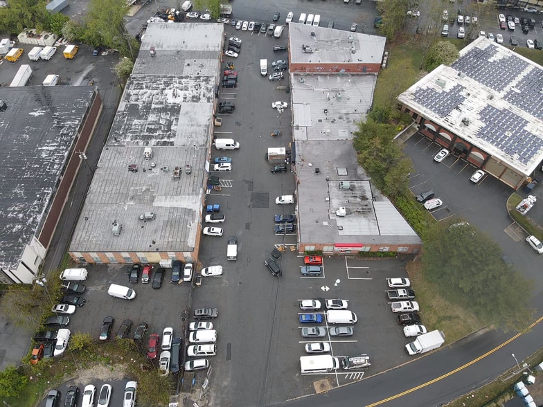 More Photos Of 101 DuPont St, Plainview Warehouse For Lease