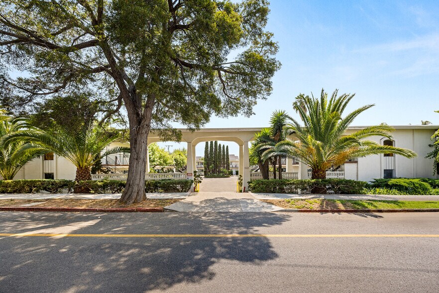 Primary Photo Of 1825 Chapala St, Santa Barbara Apartments For Sale