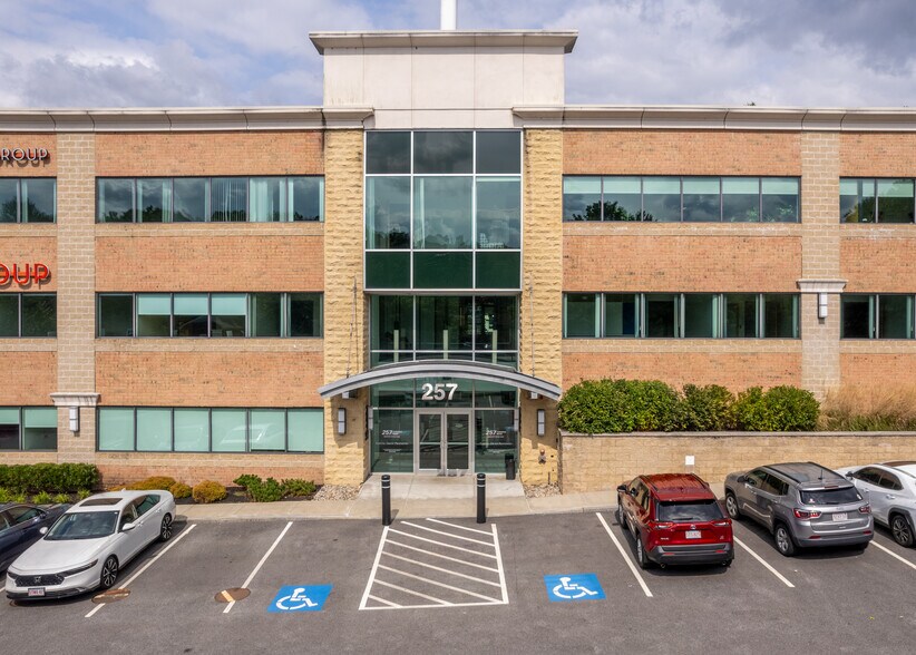 More Photos Of 257 Turnpike Rd, Southborough Medical For Lease