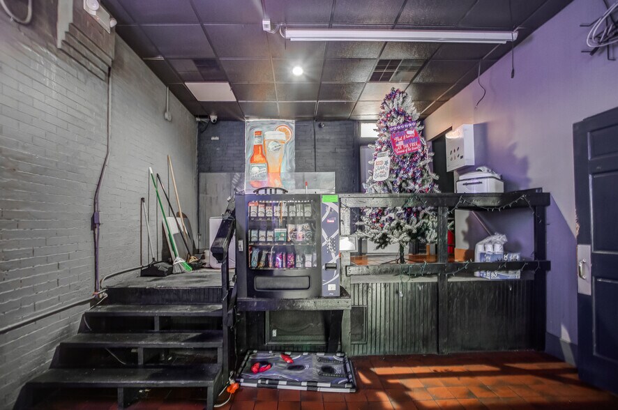 More Photos Of 314 State St, Alton Restaurant For Sale